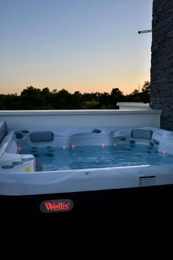 アパート ニンLuxury With Jacuzzy On A Private Roof Terraceアパートメント