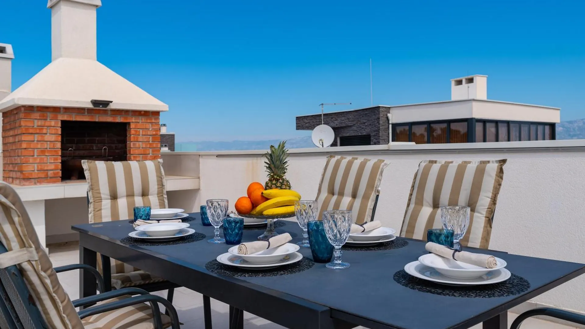 アパート ニンLuxury With Jacuzzy On A Private Roof Terraceアパートメント クロアチア