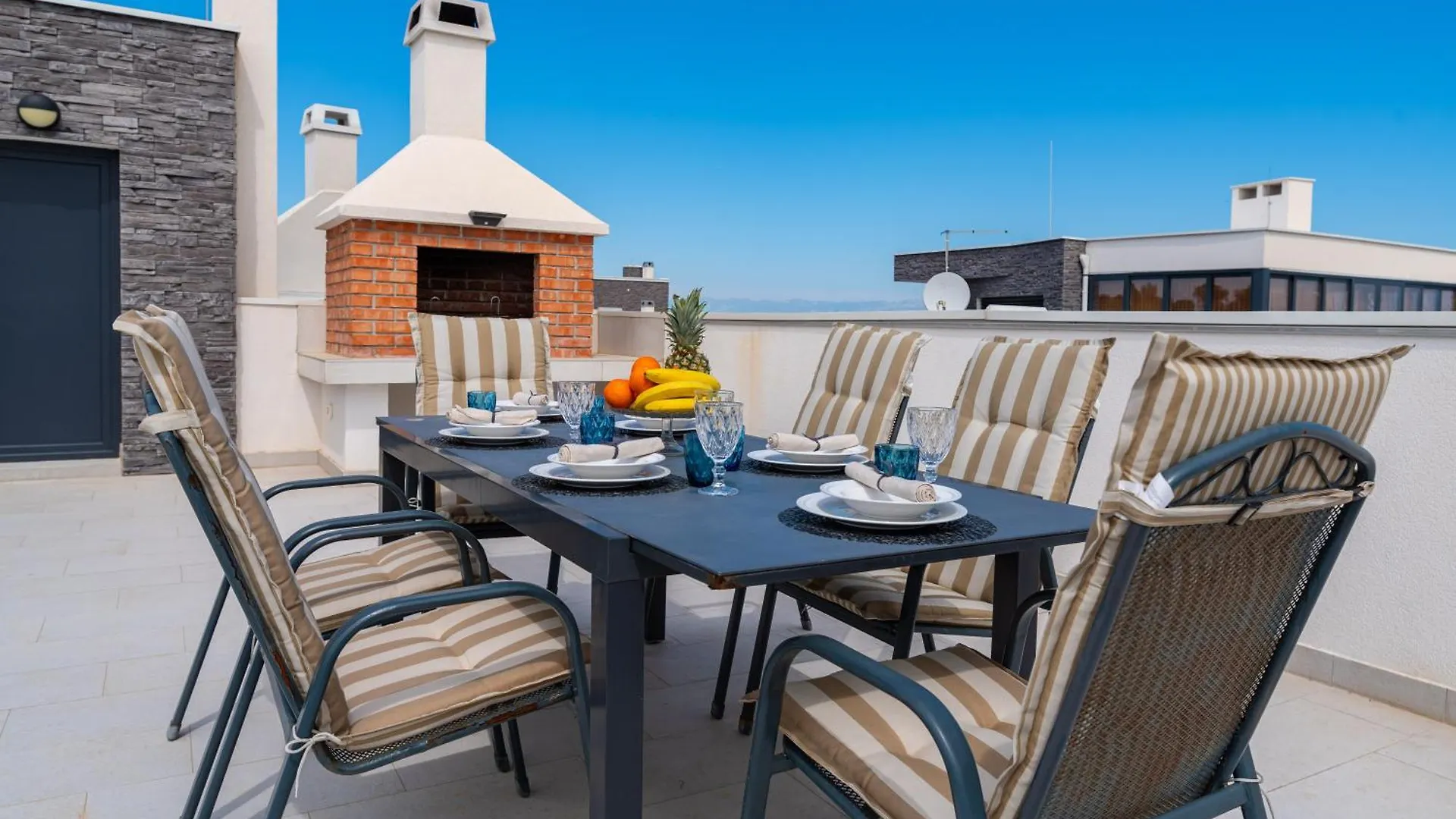 アパート ニンLuxury With Jacuzzy On A Private Roof Terraceアパートメント